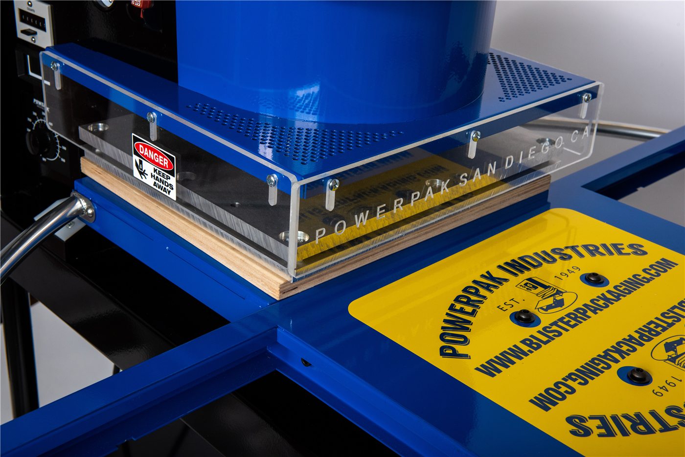 Powerpak 4-Station sealer closing on blister card tooling